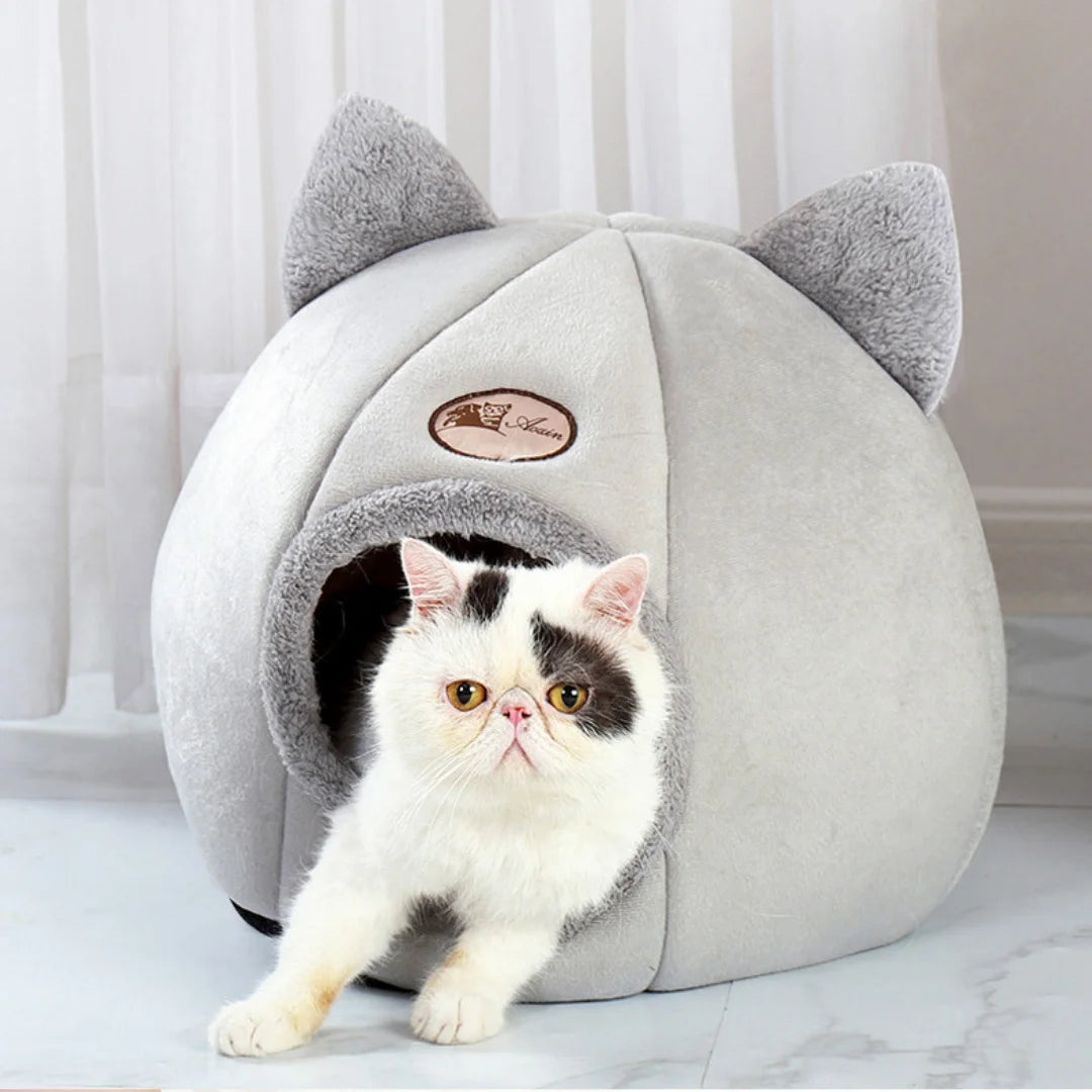 Pet bed with cat ears